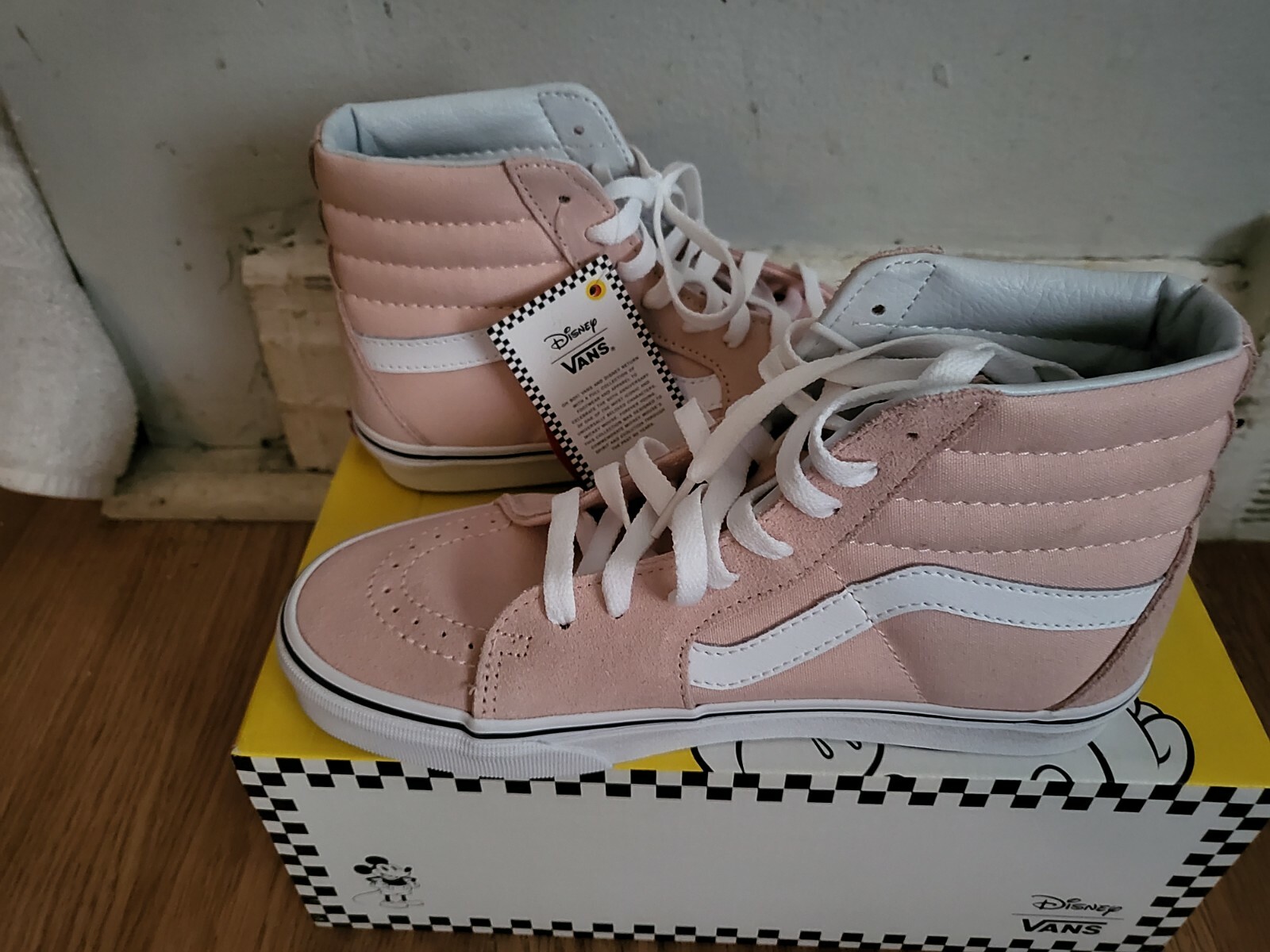 - Disney X Vans - Mickey and Minnie SK8 Hi -SIZE 6 MENS 7.5 W Sold Out ALL OVER image 3