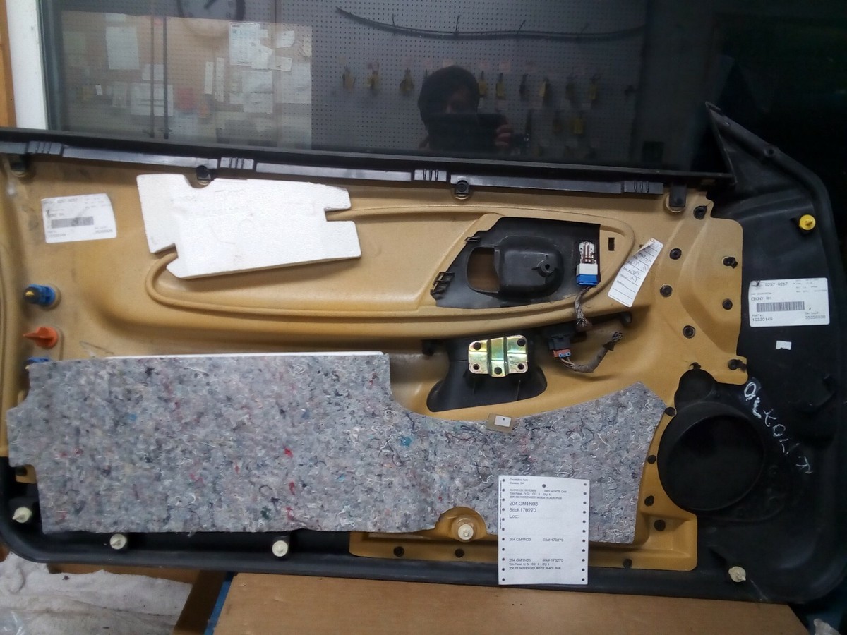 2003 CHEVY MONTE CARLO SS INSIDE INTERIOR PASSENGER DOOR PANEL