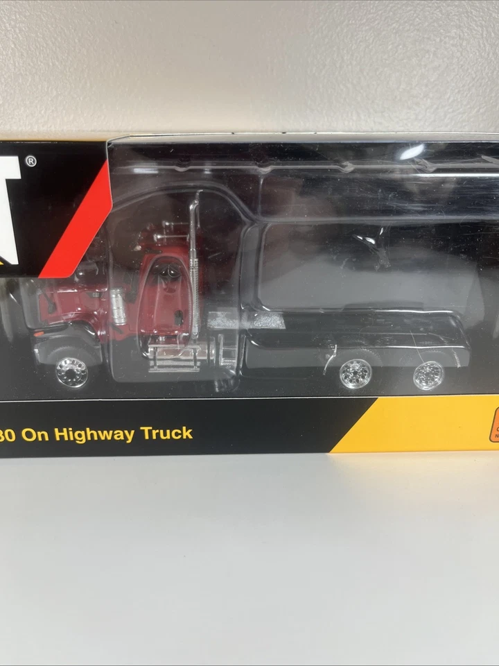 Caterpillar CT680 Truck Tractor - On Highway Truck Red - Image 2 of 4