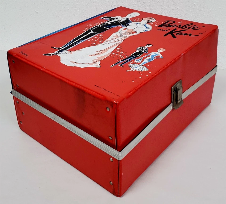 D-959 VINTAGE 1963 MATTEL RED VINYL BARBIE AND KEN DOLL CARRYING CASE! - Image 2 of 4