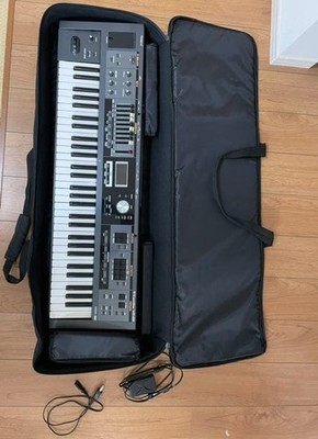 Roland VR-09 V-Combo 61-Key Live Performance Keyboard Synthesizer w/Case Japan