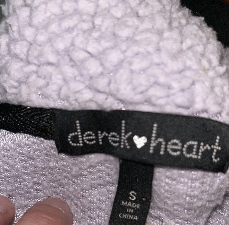 Derek Heart Small Pullover Soft Fluffy Polyester … - image 2