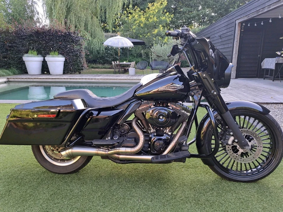 GNARLY 2-Into-1 Touring Exhaust Harley-Davidson 1996–2016 | Road King Pipes Foto 4 de 4