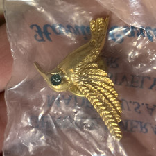 Harriet Carter Gold Tone Hummingbird Pin Brooch w/ Genuine Emerald Eye