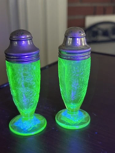 Jeannette Depression UV  Glass Green Floral Poinsettia Salt And Pepper Shakers.