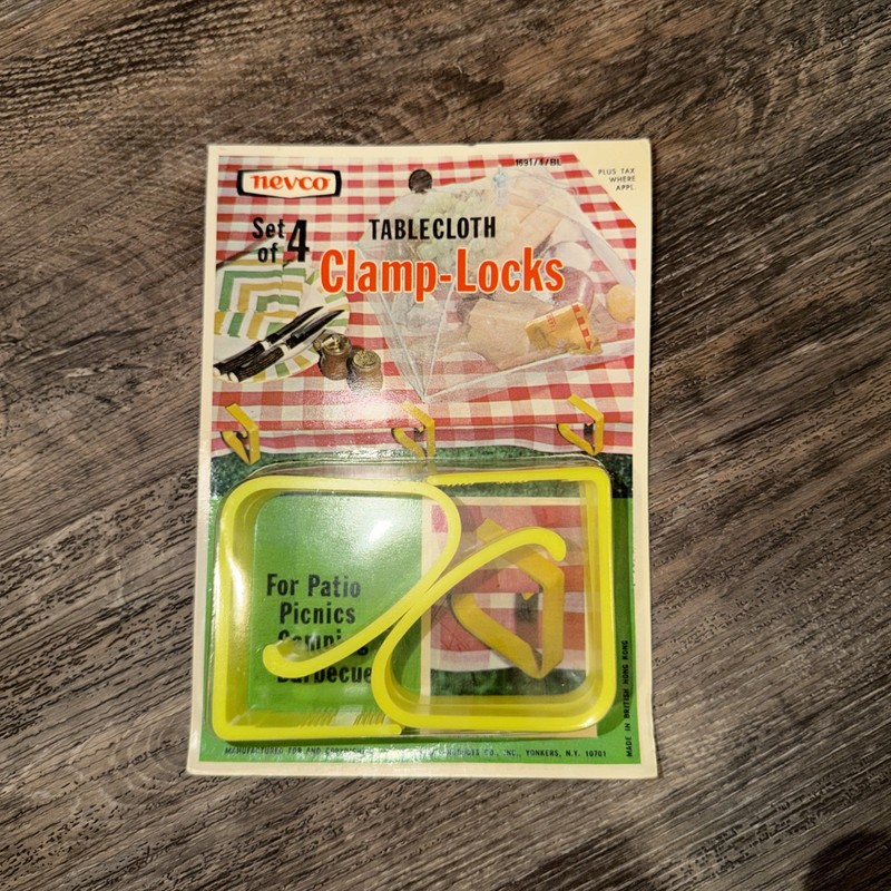 VINTAGE NEVCO TABLE CLOTH CLAMPS CLIPS 1970’s PLASTIC~PARTY, CAMPING & PICINICS