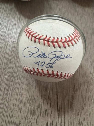 Pete Rose Autographed Baseball 4256