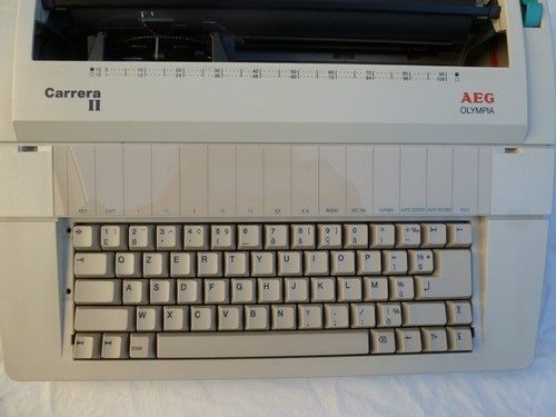Aeg Olympia macchina da scrivere elettronica Carrera 2 MD perfettamente funziona - Foto 8 di 18