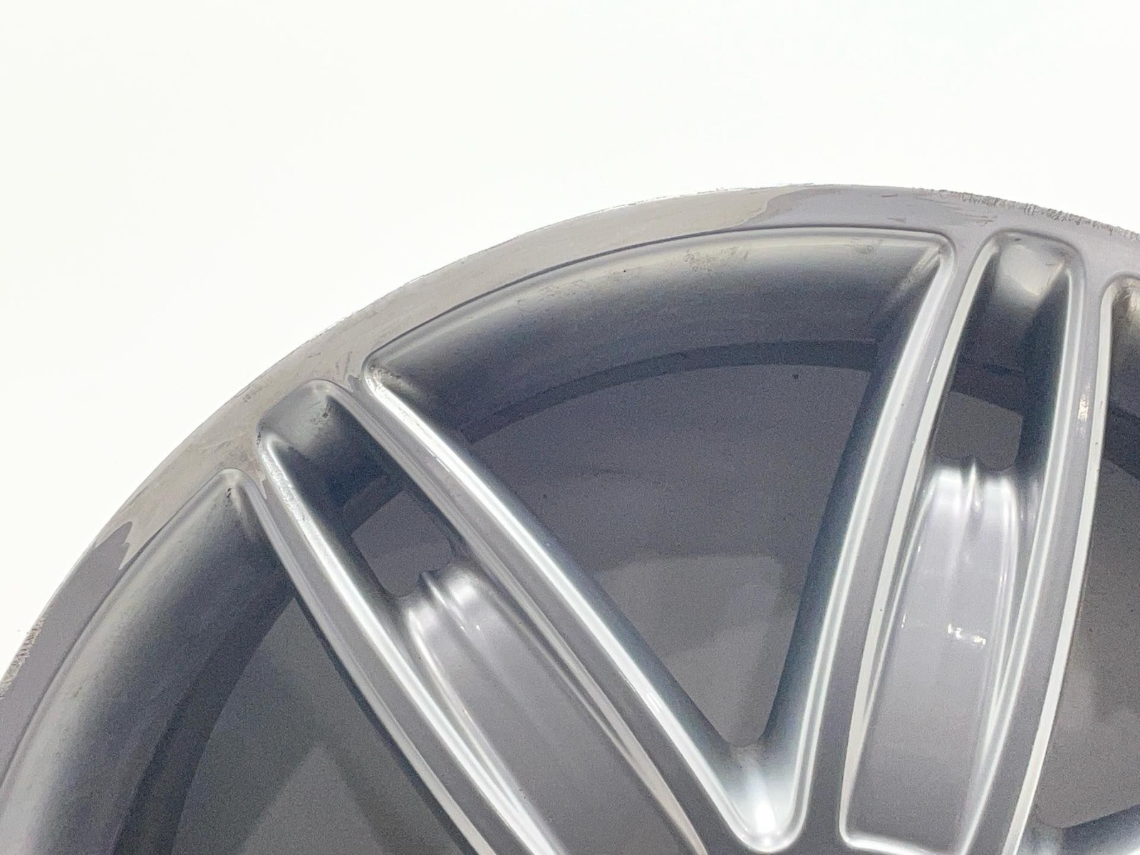 2009 Maserati Quattroporte Wheel Rim 20x8.5 Alloy 7 Spoke FRONT OEM 670010622