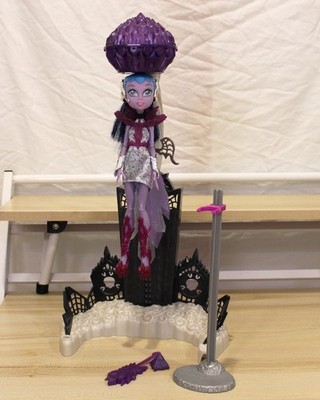Monster High G1 Astranova Boo York Movie Doll with Levation Comet