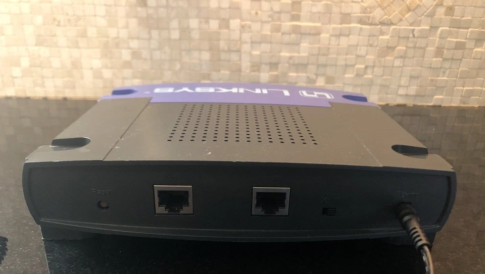 Linksys EtherFast 100 Mbps 1-Port 10/100 Wireless B Router (BEFSR11) + Adaptor - Image 4 of 4