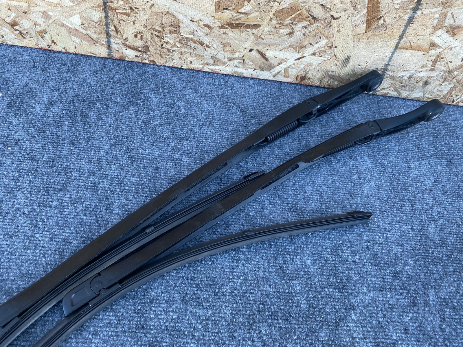 BENTLEY FLYING SPUR (06-08) FRONT WINDSHIELD WIPER WIPERS WITH ARMS SET OEM 