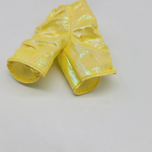 Pantaloncini Monster High G3 Skulltimate Secrets 2 Fearridescent Cleo Giallo Iridescente - Foto 2 di 3