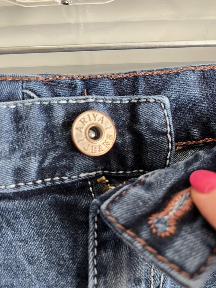 Pantalones Cortos Ariya Azul Jean Corte Denim Adornado Solapa Bolsillo Talla 5/6 Usados en Excelente Condición Foto 3 de 4