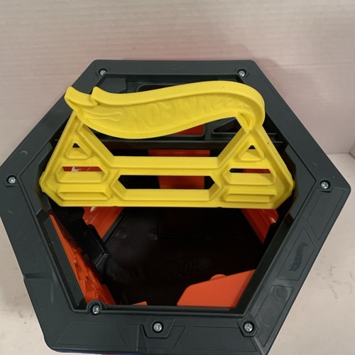 Hot Wheels Roll Out Raceway, Track Set GYX11 - Picture 2 of 9