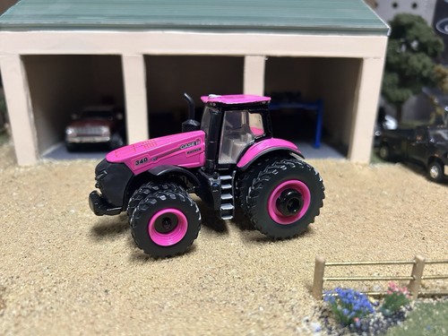 ERTL 1/64 Pink Case IH 340 Magnum Tractor Dual Front And Back tires - Picture 1 of 3