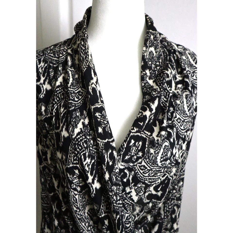 Blusa Talbots Paisley Blanco y Negro Capucha Cuello Envolvente Sin Mangas 10 Foto 3 de 4