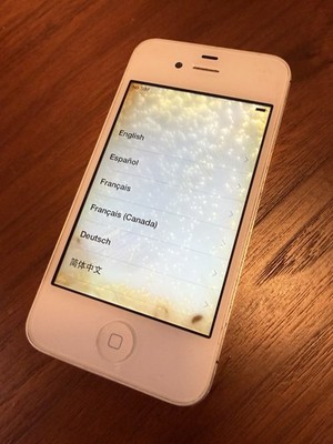 Apple iPhone 4S   White   16GB  - Screen Discoloration/Spots But Working