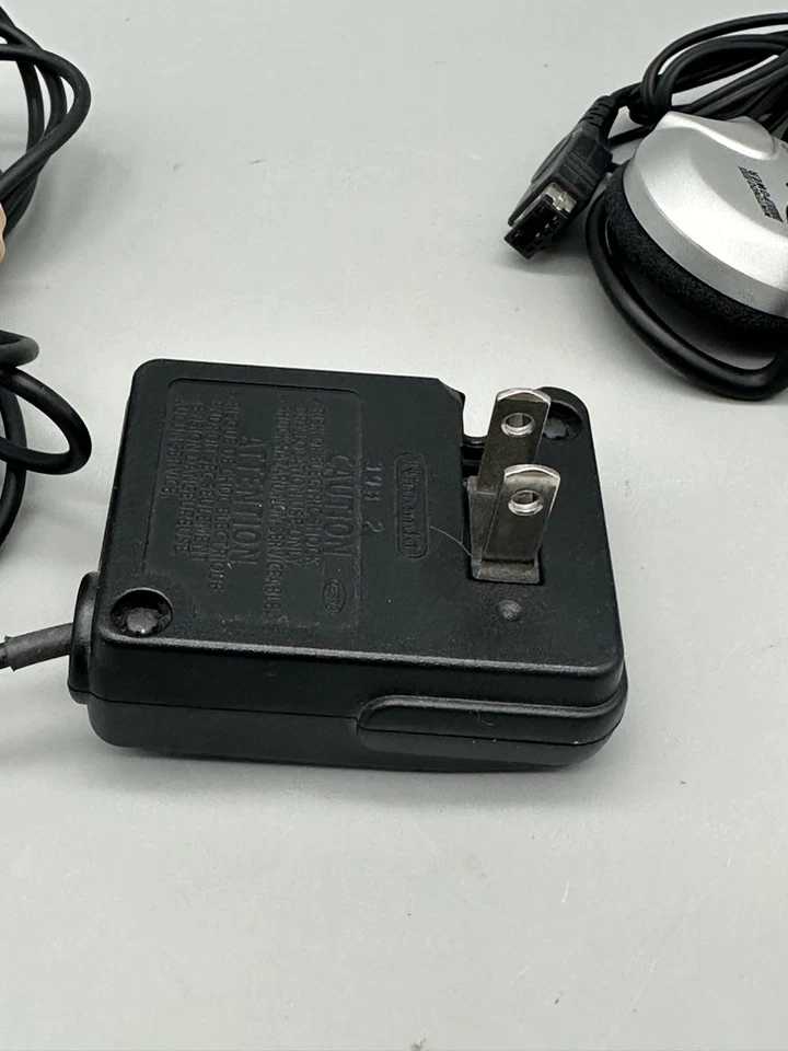 Adaptador de CA y auriculares OEM Nintendo Gameboy Advance SP Foto 4 de 4