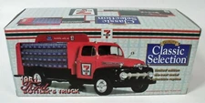 MIB 1999 FIRST GEAR 1951 FORD F-7 BIG JOB BOTTLER'S TRUCK 7 ELEVEN 1:34 #19-2440