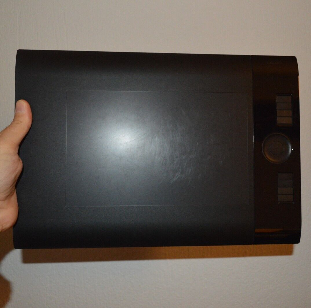Wacom Intuos 4 Pro Medium PTK-640 usb with all accessories pen