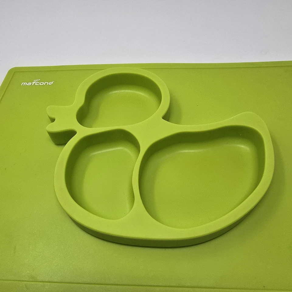 Placa de silicona dividida sin derrames para niños pequeños con mantel individual incorporado Green Duck-tm Foto 3 de 4