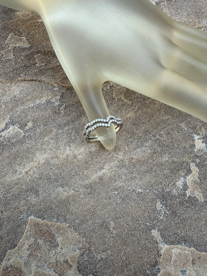 Juego de dos anillos de diamantes ArtCarved de oro blanco de 14 quilates de 0,50 quilates talla 8 (4,8 gramos) Foto 2 de 4