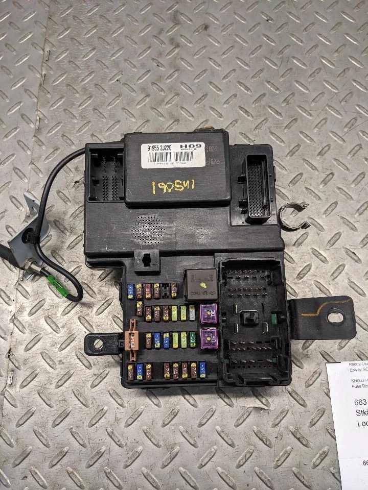Caja relé de fusibles panel de instrumentos tablero Kia Borrego 2009-2011 91955-2J220 O 1172410 Foto 2 de 4