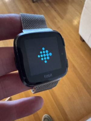 Fitbit Versa 1st Gen Smart Watch Charging Cradle and Mag Adjust Metal Mesh Band