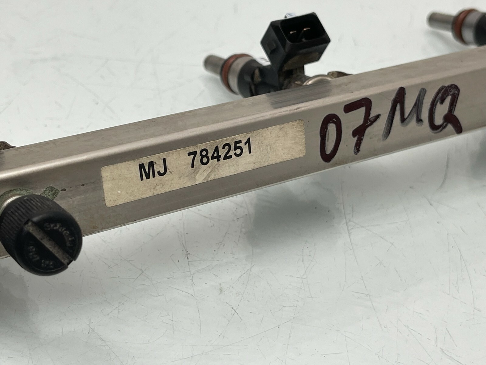 2007 Maserati Quattroporte 4.2L engine LEFT FUEL INJECTOR RAIL W/ INJECTORS OEM
