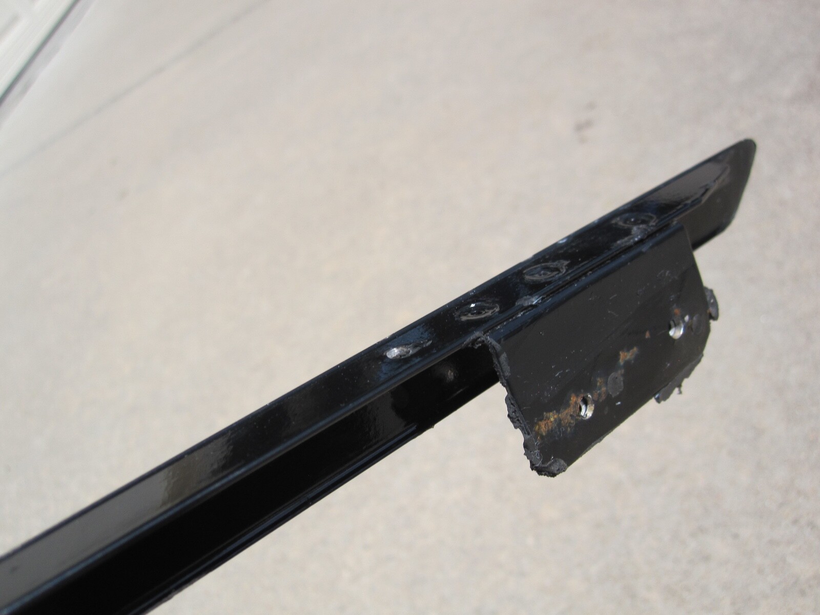 02-2010 LAMBORGHINI MURCIELAGO LEFT DOOR GLASS UPPER TRIM CHANEL RUN MOLDING 