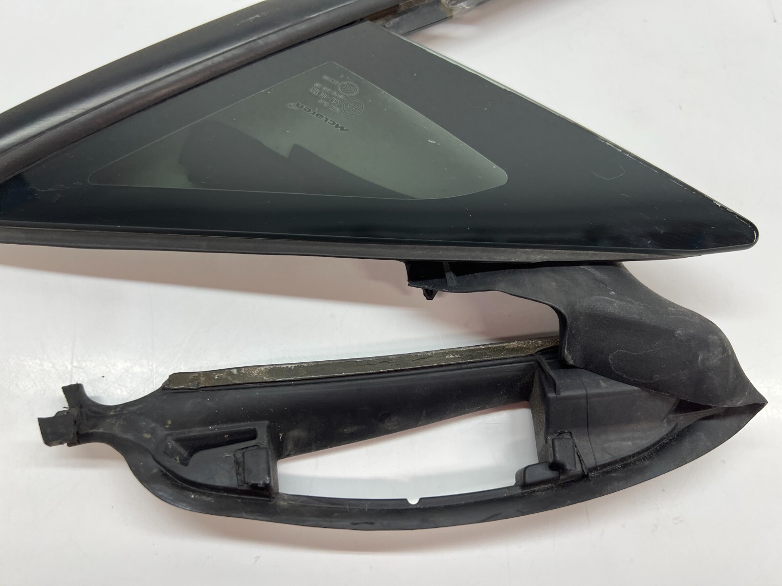 MCLAREN 650 650S FRONT LEFT DRIVER LH QUARTER DOOR CORNER VENT WINDOW GLASS OEM