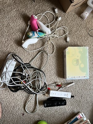 Nintendo Wii RVL-001 512 MB - White Bundle/ Lot w/ Games & Accessories