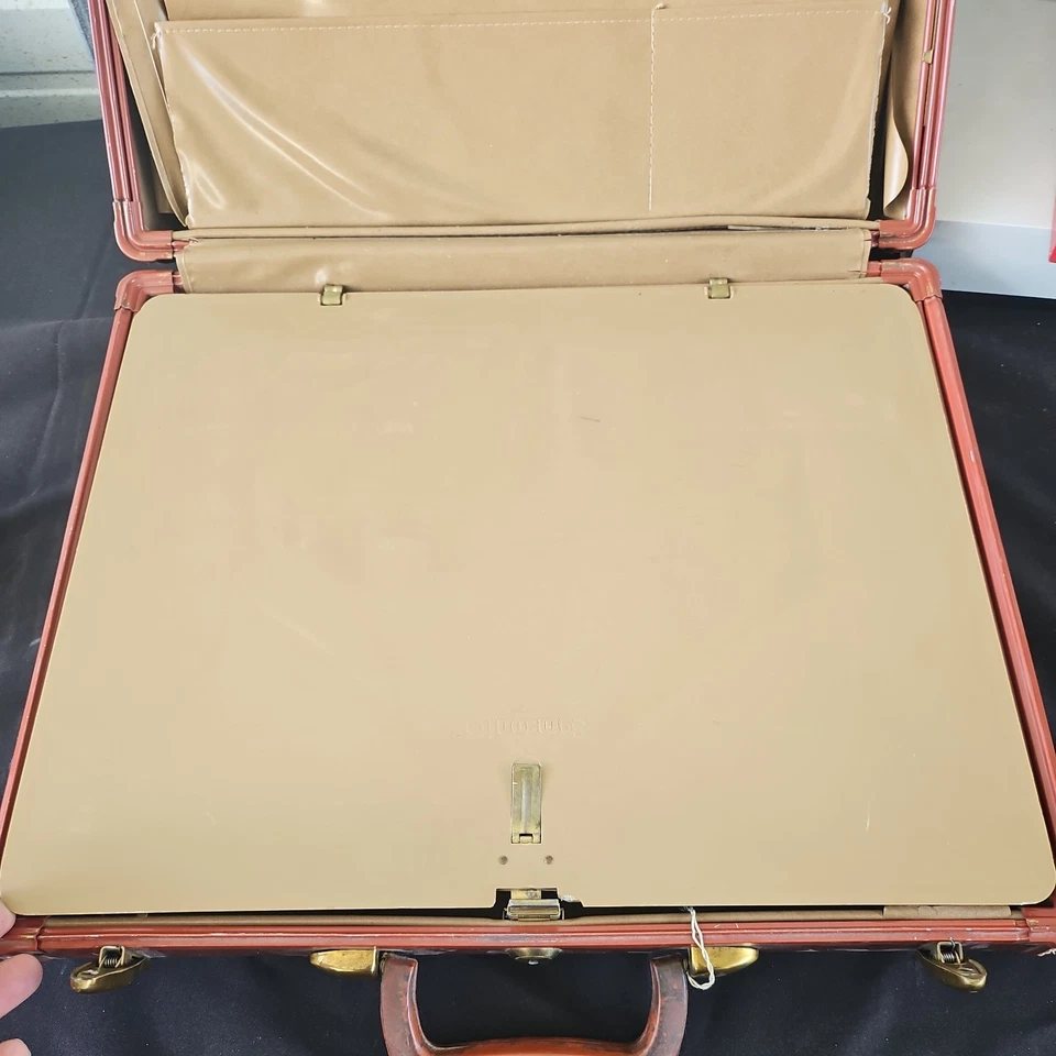 Vintage Samsonite Shwayder Bros Briefcase, Suitcase Circa 50’s Brown Leather  - Image 4 of 4