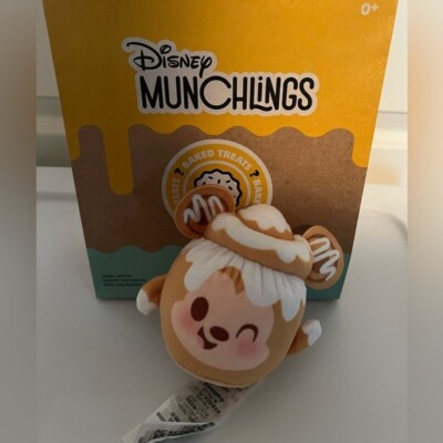 Disney Munchlings Mystery Scented Plush   Baked Treats  Mickey -4 3/4 Inches