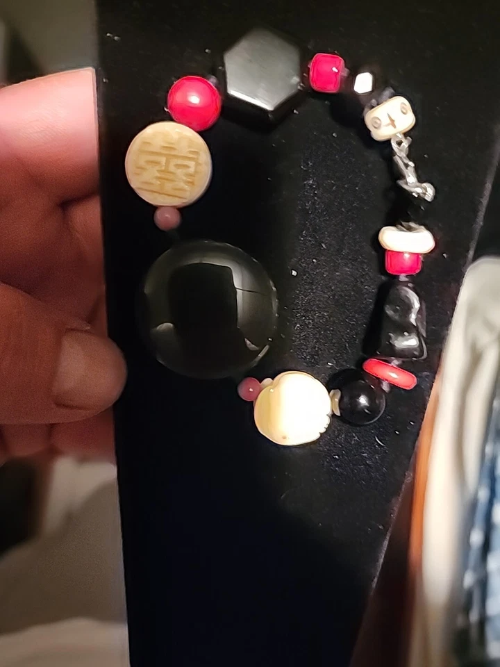 Handmade Rare & Unique Chunky Assorted Giant Carved Bead BRACELET - Image 2 of 4