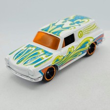 Hot Wheels 69 Volkswagen Squareback 2016 Hw Basic - Art Cars