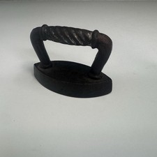 Vintage Cast Iron Salesman Sample Sad Iron 3  Miniature Display Piece