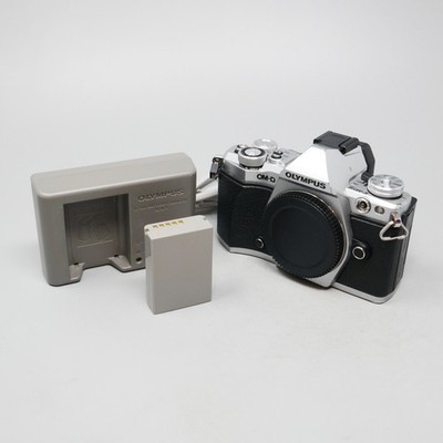 Olympus OM-D E-M5 Mark II 16.1MP Digital Camera - LCD NOT FUNCTIONAL