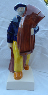 Pêcheur portant une voile par Emile Just BACHELET et Henriot Quimper. 1935