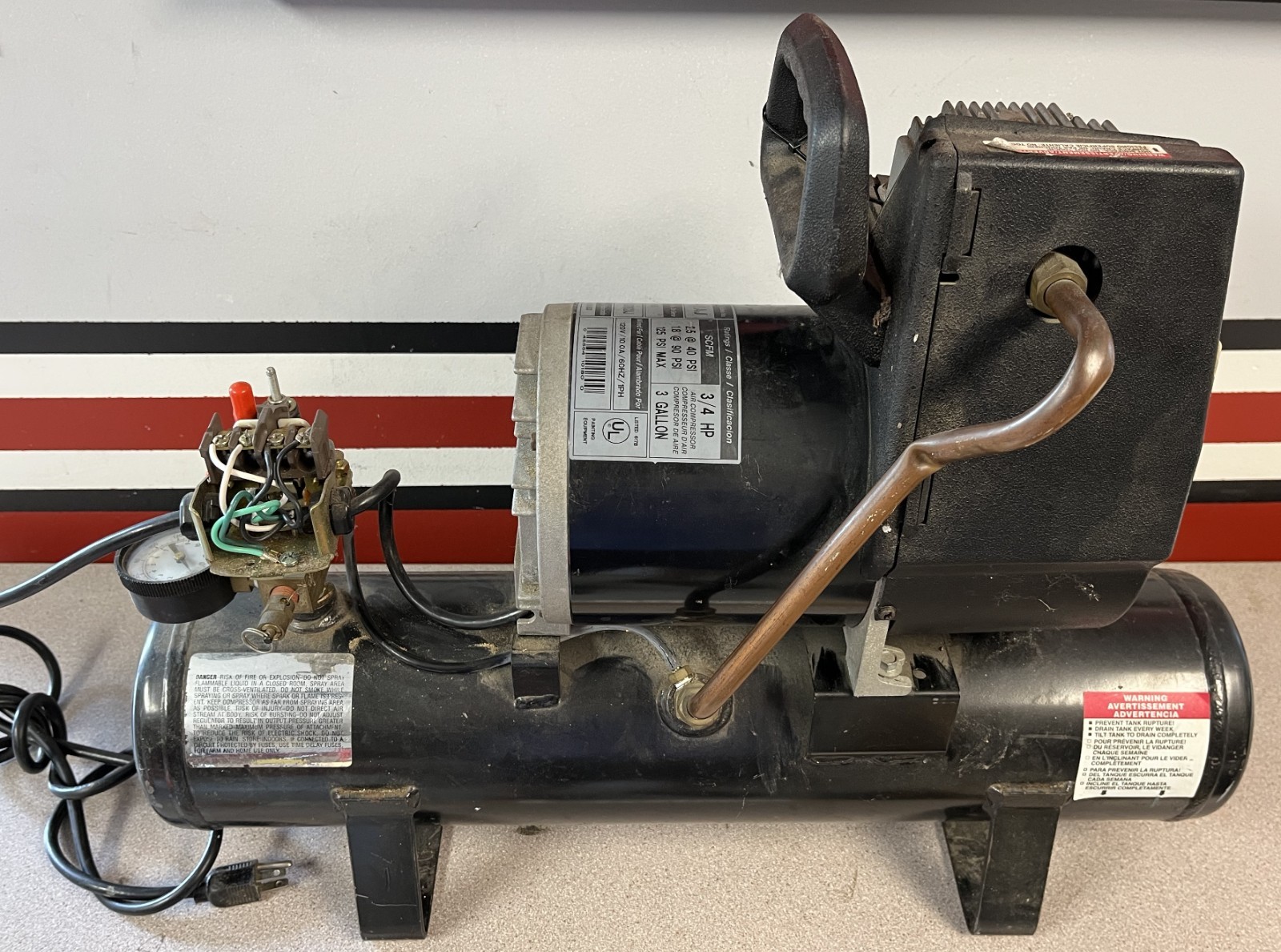 3/4 HP 3 GALLON 120v AIR COMPRESSOR, CAMPBELL HAUSFELD, USA,