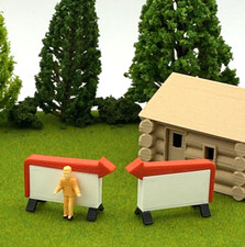 Roadside Signs - Two pack of HO Scale Outdoor Arrow Sign Display Diorama Layout