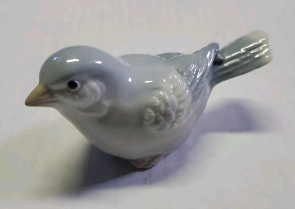 Vintage OMC Small Bird Sparrow Figurine Light Blue and White Porcelain Japan