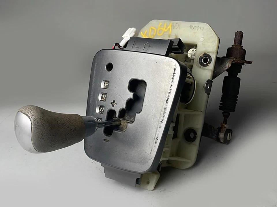 2010 Subaru Forester Automatic Transmission Gear Shifter Selector Assy - Image 3 of 4