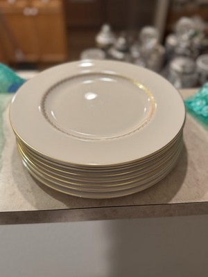 Pickard China 8 Gold Rimmed Laurel 1032 Dinner Plates 10.5 .  Lot of 8 plates