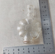 Ancien petit flacon à parfum, forme fleur, en verre