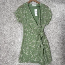 NWT Women's All in Favor Simone Floral Wrap Front Minidress in Green - Medium
