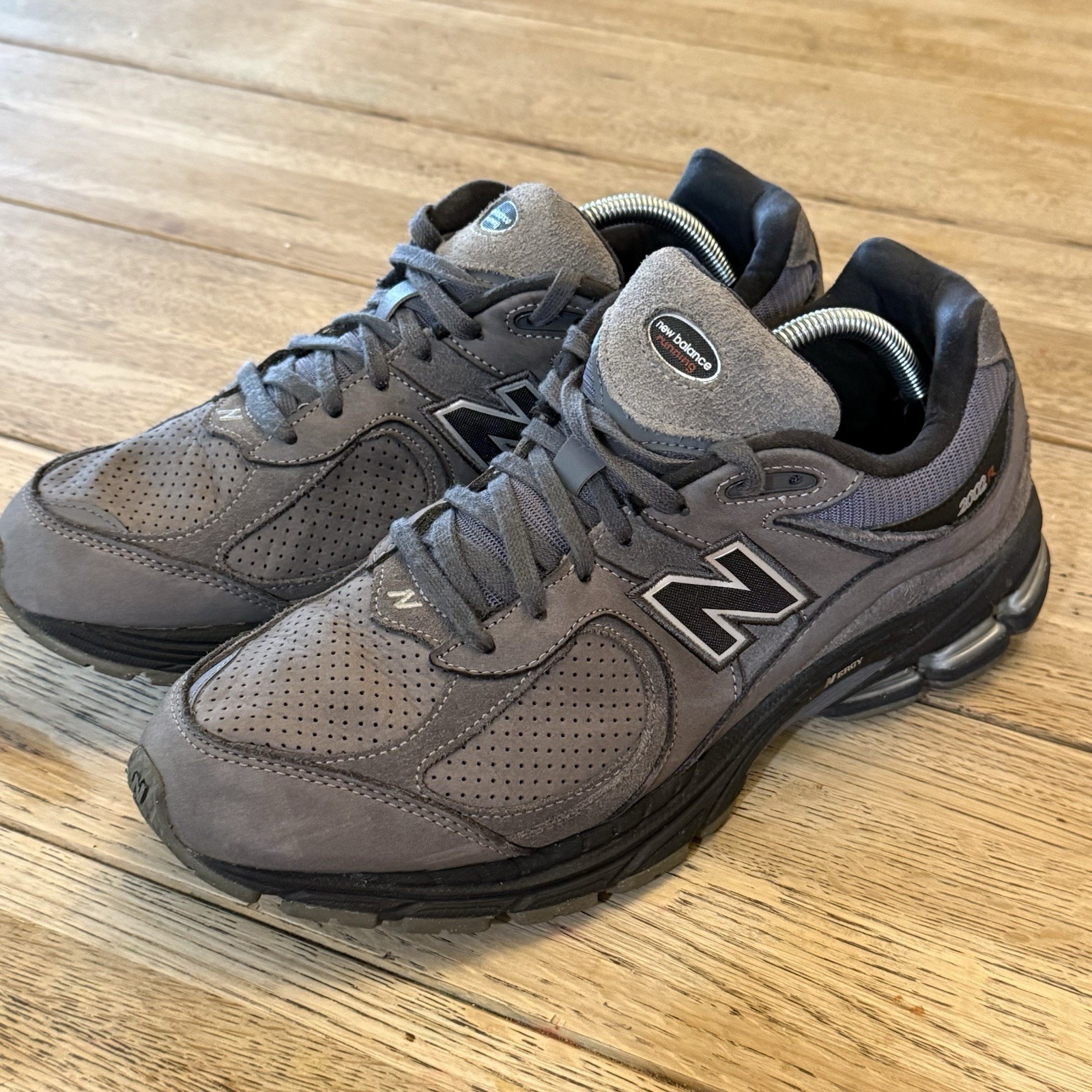 New Balance 2002R  MENS 11.5 Womens 13 Castlerock Black Grey Magnet M2002REH image 3