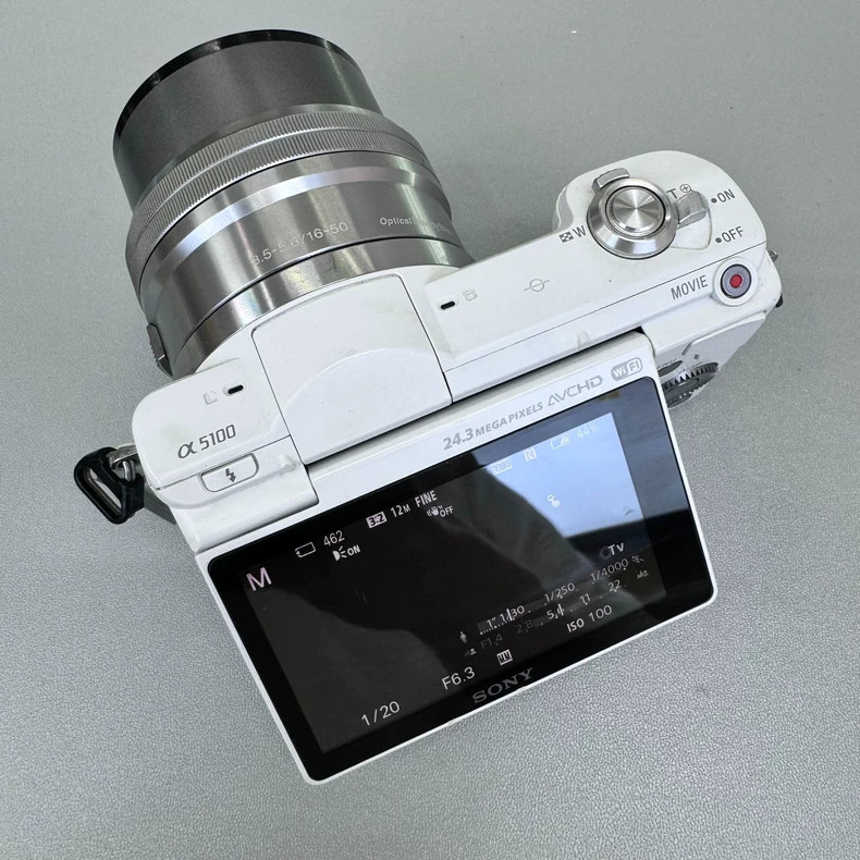 Sony Alpha a5100 24MP Mirrorless Digital Camera White w/ 16-50mm