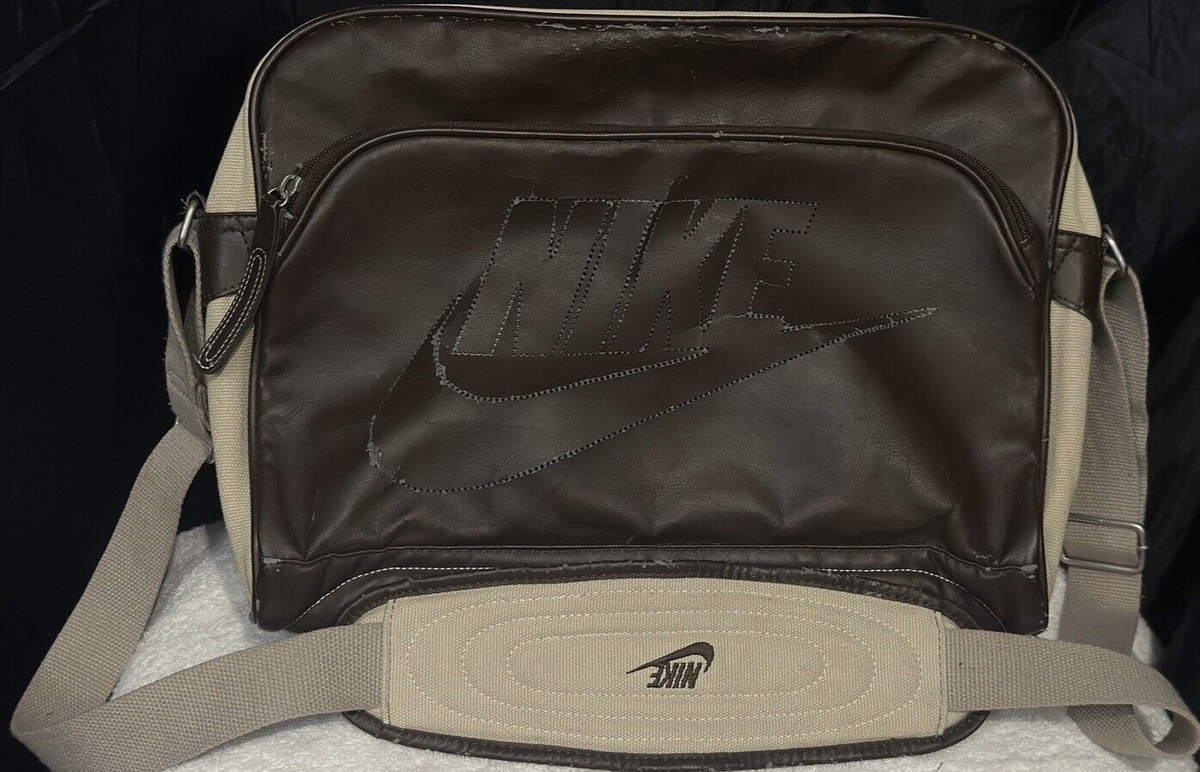 old nike✴︎メッセンジャーバッグ meet store | 90s~00s Nike メッセンジャーバッグ、ショルダー